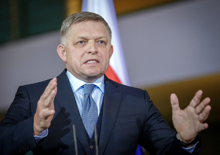 «Давно сошла с ума»: в ЕП осудили Прибалтику за запрет на полет Фицо в РФ