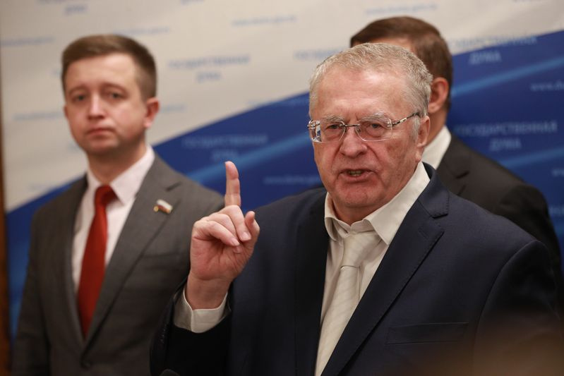 Владимир Жириновский во время пресс-подхода в здании Государственной думы РФ, 2018 г.