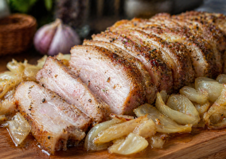 Вместо колбасы пеку грудинку в луке: мясная нежность на любой бутерброд и в нарезку