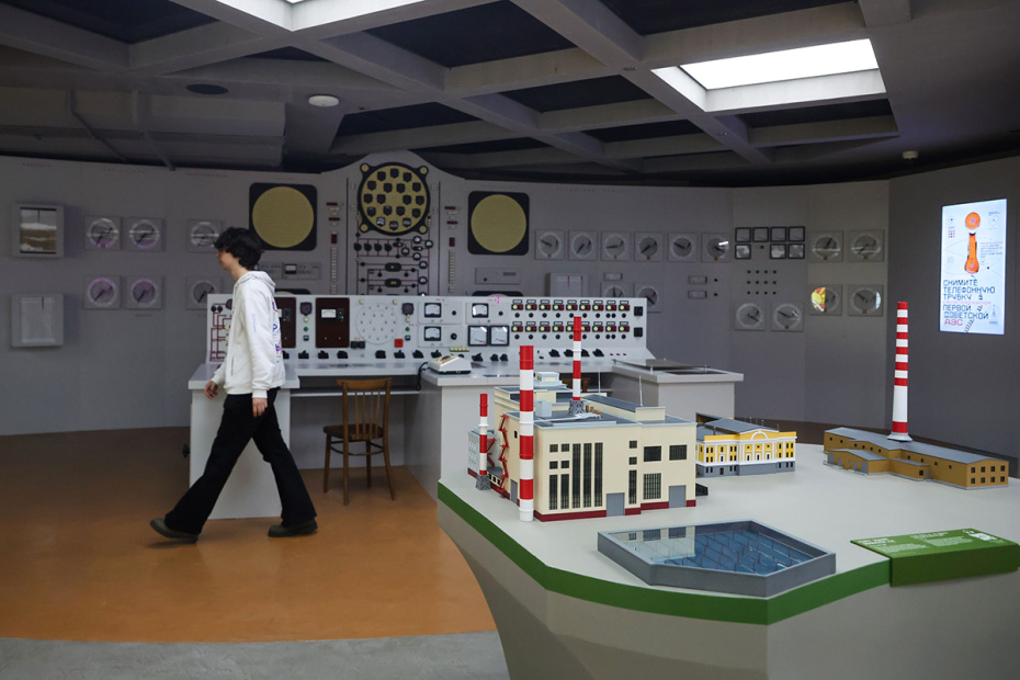 Макет здания Обнинской АЭС в экспозиции «Чернобыль. Подвиг народа» в музее «Атом» на ВДНХ в Москве. Экспозиция открылась 24 апреля, открытие приурочено к 40-летию аварии на Чернобыльской атомной электростанции 26 апреля 1986 года