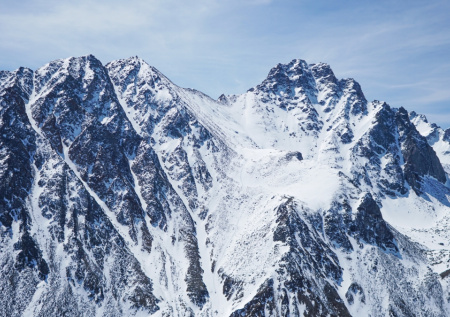 Известный спасатель мог погибнуть при сходе лавины в Бурятии