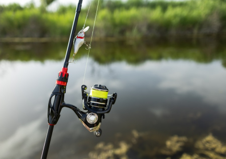 Рыбаки перевернулись на лодке и пропали в российском регионе