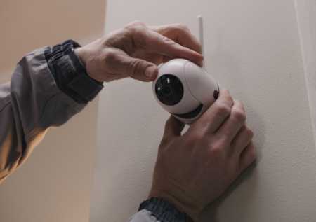 Юрист раскрыл наказание для арендодателей за скрытые камеры