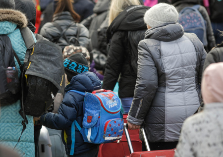 Киев планирует насильно переселить детей из Харьковской области в ЕС