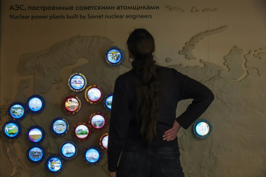 Карта атомных электростанций, построенных советскими атомщиками, в экспозиции «Чернобыль. Подвиг народа» в музее «Атом» на ВДНХ в Москве. Экспозиция открылась 24 апреля, открытие приурочено к 40-летию аварии на Чернобыльской атомной электростанции 26 апреля 1986 года