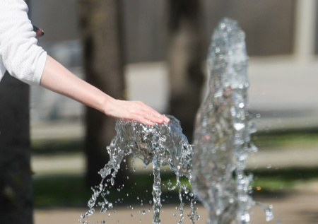 В Петербурге открыли фонтан в память о жертвах Чернобыля