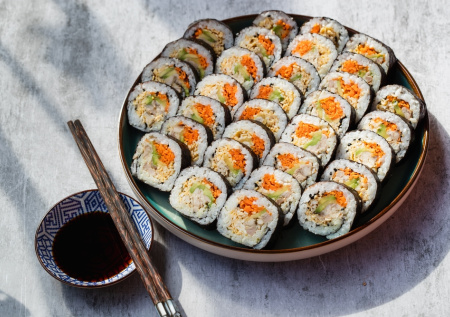 Российская девочка «поела» скобу от степлера, хотя заказывала роллы