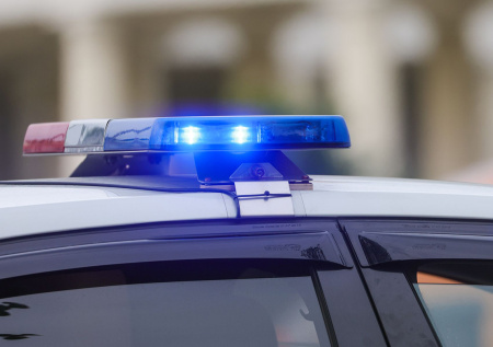 Москвич на дорогущей иномарке снес забор исторической усадьбы