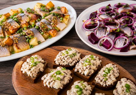 Три классных закуски из селёдки: с картошкой, со свёклой и паштет — невероятная вкуснота за копейки