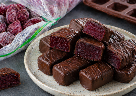 Беру замороженные ягоды и желатин: готовлю полезные конфеты, от которых не оторваться. Ягоды подойдут любые, даже с прошлого сезона