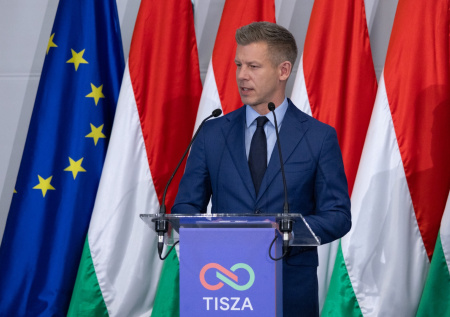 Мадьяр призвал не допустить выезд за границы Венгрии соратников Орбана