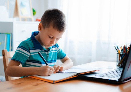 Заслуженный учитель ответил, нужно ли отменять домашние задания