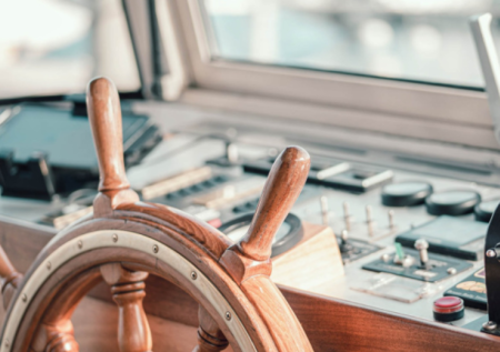 Сломавшийся эстонский катер случайно «заблудился» в России