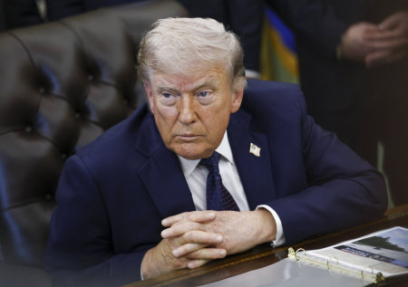 Трампа эвакуировали с важного мероприятия: что известно, было ли покушение