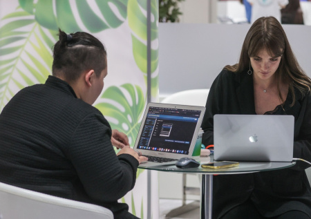 Опрос показал, сколько россиян скрывают использование ИИ на работе