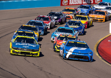 Авария с участием 27 машин на гонке NASCAR в США попала на видео