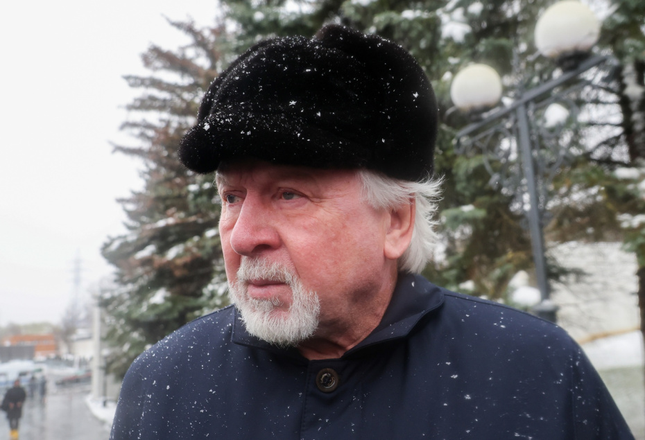 Павел Гусев на церемонии прощания с режиссером Алексеем Пимановым на Троекуровском кладбище в Москве