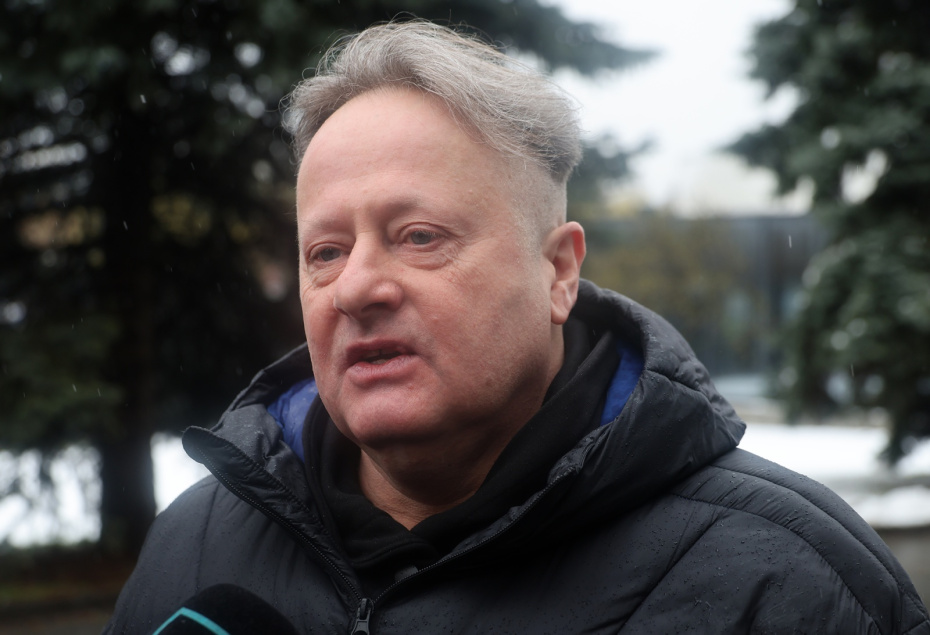 Эдуард Радзюкевич на церемонии прощания с режиссером Алексеем Пимановым на Троекуровском кладбище в Москве