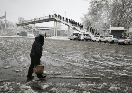 В Москве из-за снегопада начались перебои в движении пригородных поездов