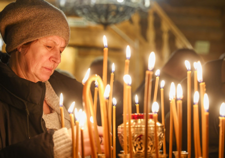 Россиянам рассказали, о чем молятся апостолам Аристарху, Пуду и Трофиму