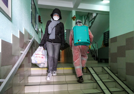 Жителям Иркутска рассказали, кто должен устанавливать пандусы в подъездах