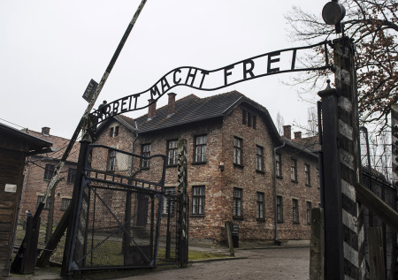 Суд отправил нациста-полицейского на экскурсию в Освенцим