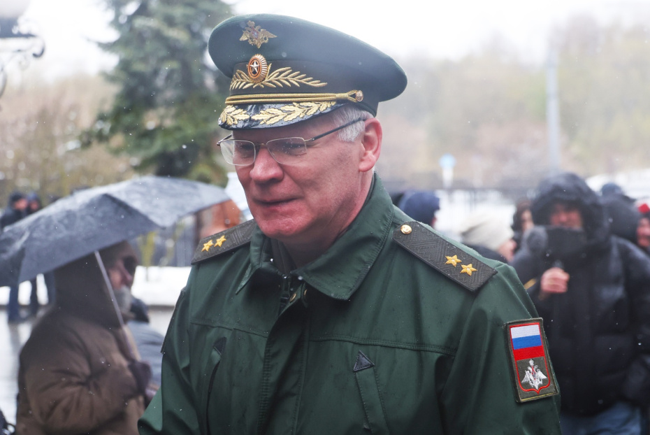 Генерал-лейтенант Игорь Конашенков на церемонии прощания с режиссером Алексеем Пимановым на Троекуровском кладбище в Москве