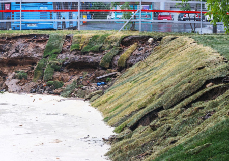 В Нижнем Новгороде заметили трещина на склоне у набережной