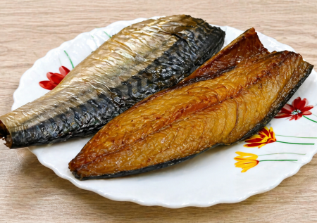 Беру 2 скумбрии, натираю «золотой» смесью — и балык готов: к картошечке или на бутерброд, бесподобная рыба