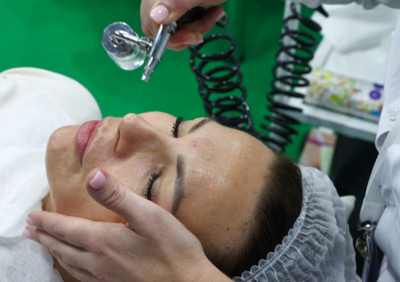 Дерматолог ответила, почему весной портиться состояние кожи