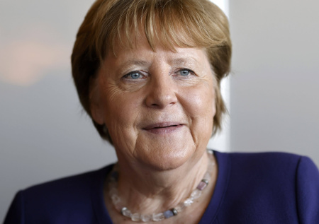 Стало известно, сколько бюджетных средств потратила Меркель на стилистов