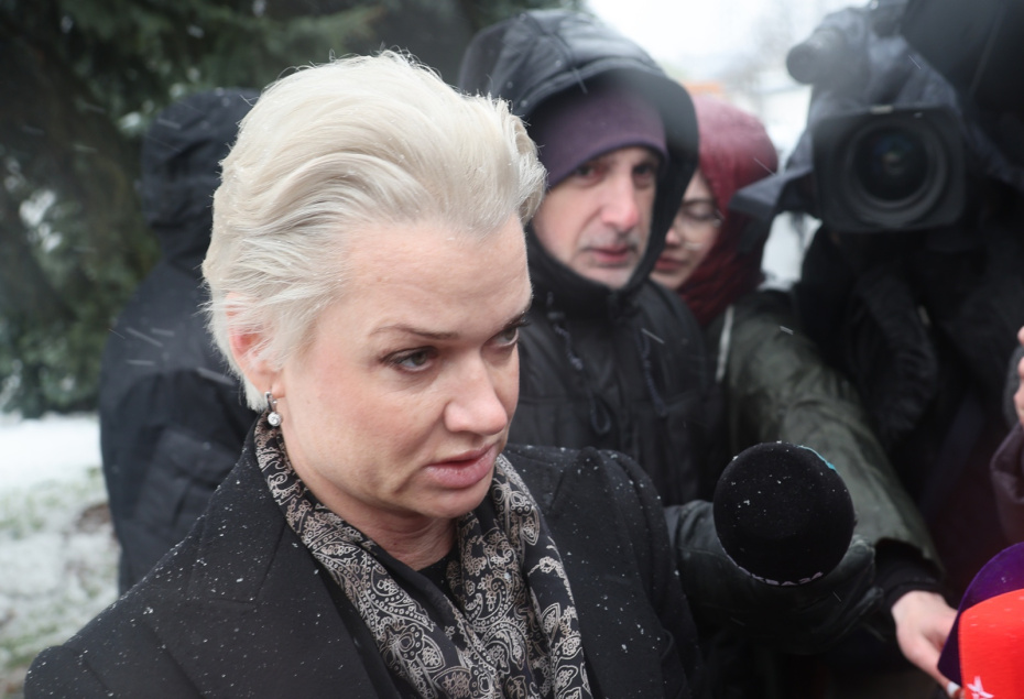 Светлана Хоркина на церемонии прощания с режиссером Алексеем Пимановым на Троекуровском кладбище в Москве