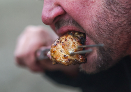 Гастроэнтеролог перечислил лучшие виды рыбы для шашлыка