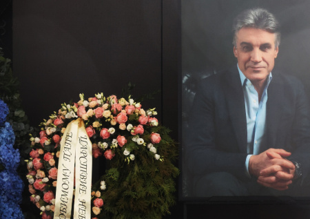 Слезы вдовы, Эрнст, Дробыш: как простились с Пимановым — фото с церемонии