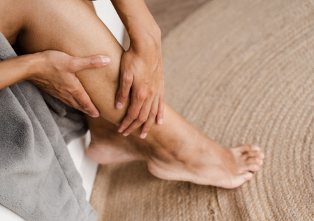 Врач назвал тревожные признаки тромбоза глубоких вен