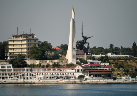 Дроны ВСУ повредили известный монумент в Севастополе