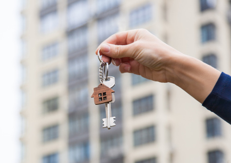 Россиянам с ВНЖ запретят покупать недвижимость в одной европейской стране