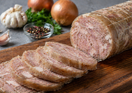 Набрала дешёвых рулек и сварила зельц в бутылке — не оторваться, никакой колбасы не захочется и польза натурального коллагена