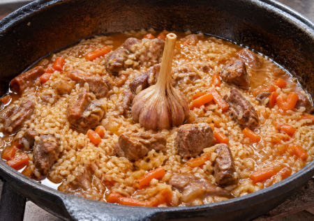 Вместо плова делаю шавлю по-узбекски: сытная, густая и без заморочек. Тоже нужен рис и мясо