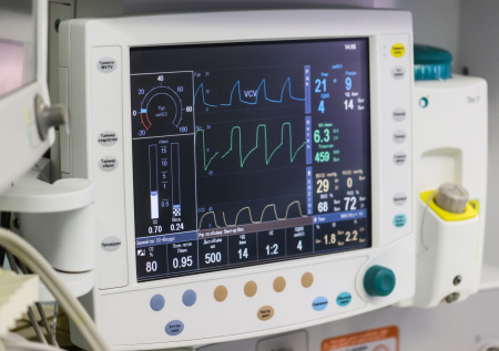 Пациент отделения кардиологии разбил голову медику