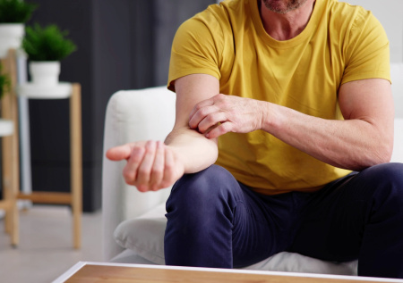 Врач ответила, когда кожный зуд может стать поводом для сдачи анализов