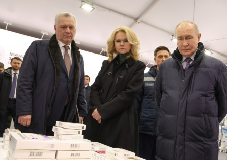 Путин защитил Голикову от московской непогоды