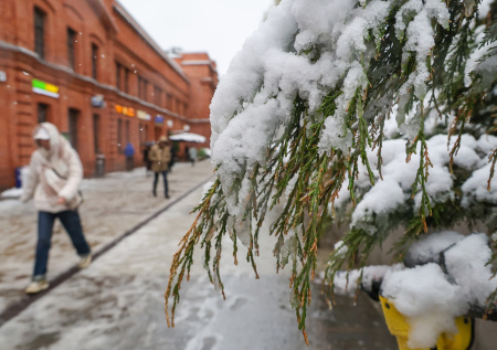 Москвичам предрекли неприятные прогулки по снежной каше