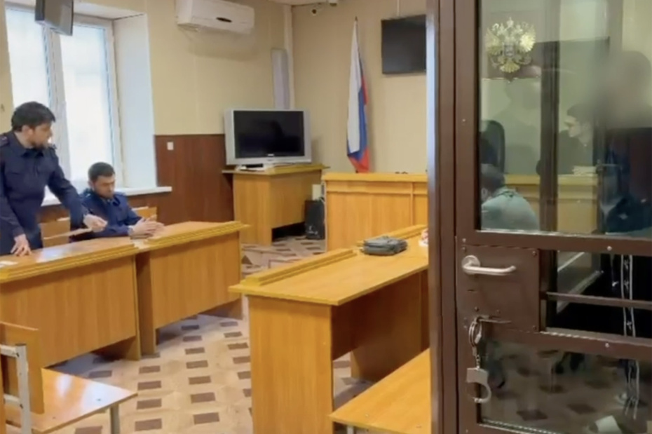 Суд над подозреваемым в покушении на убийство двух медицинских работников