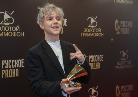 У Вани Дмитриенко через суд выбивают более миллиона рублей