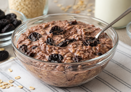 Смешиваю кефир и 4 ингредиента: утром полезный завтрак готов. Ленивая овсянка — это очень просто