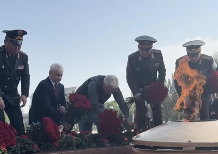 Белоусов возложил цветы к Вечному огню в Бишкеке