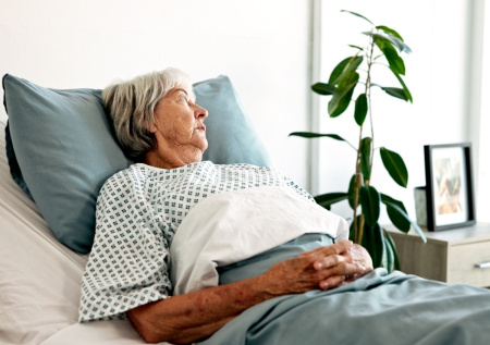 Сон про умирающую маму: что значит и стоит ли бить тревогу