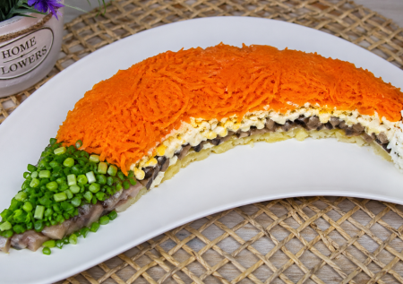 Попробовала вместо селедки под шубой салат «Лисий хвост» — он всех зацепил. Очень вкусное сочетание — на праздник или вкусный ужин