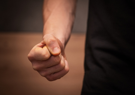 Драка вспыхнула между педагогом и учеником в школе Междуреченска